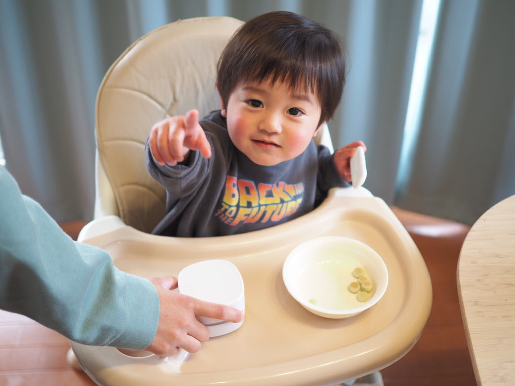 1歳の子どもを持つママとCHO-JUの卓上クリーナー：お菓子やパンのカスもサッと掃除